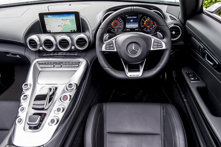 Торпедо Mercedes-AMG GT Roadster 2017 года  (UK) (фото 35 из 40)